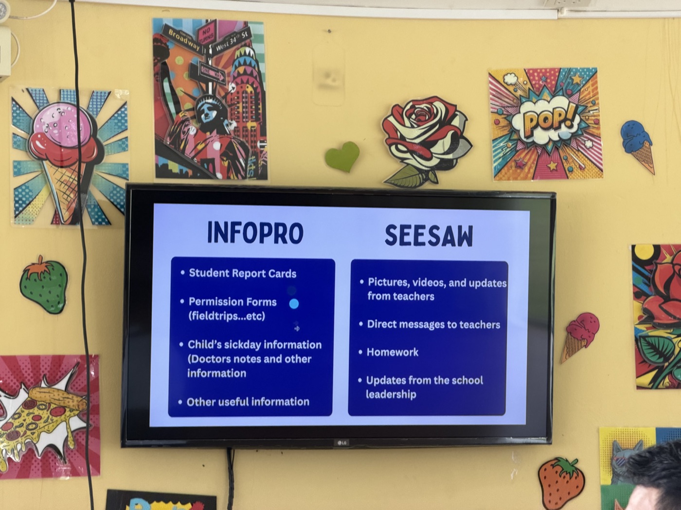 สไลด์เปรียบเทียบการใช้งาน Infopro และ Seesaw